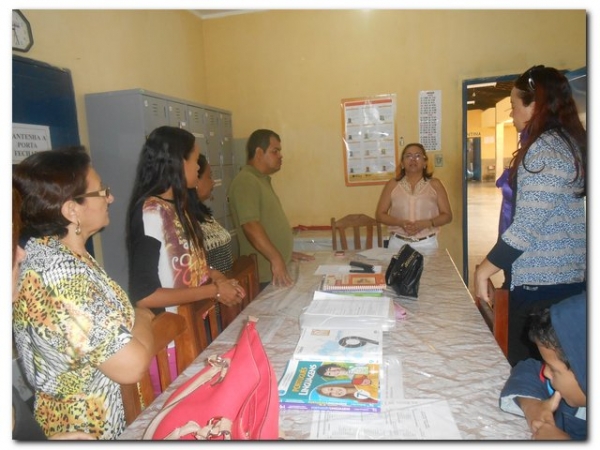 Secretária Municipal de Educação entrega portarias na Escola Manoel Ferreira Barbosa de Macedo - Imagem 1