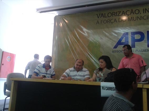 Máquinas do PAC 2 são entregues a 133 municípios piauienses na APPM - Imagem 4