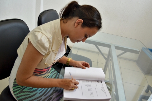 Prefeita assina projeto para abastecer comunidades rurais - Imagem 1