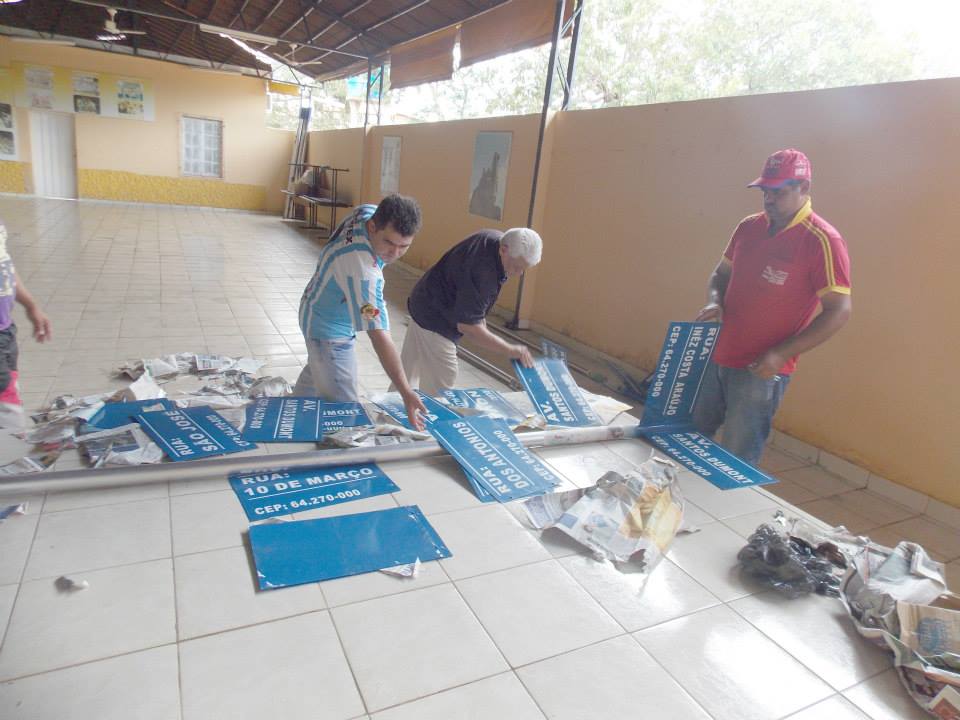 Novas placas com nomes de ruas serão colocadas na cidade.
