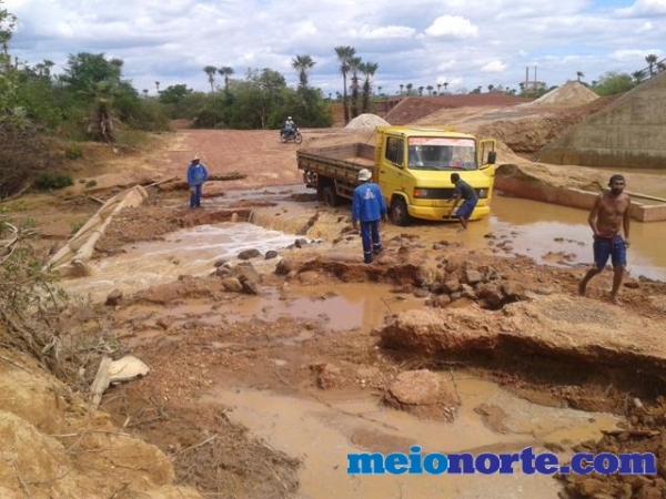 Obra inacabada deixa população revoltada e avisando: Vamos interditar a BR 222. - Imagem 2