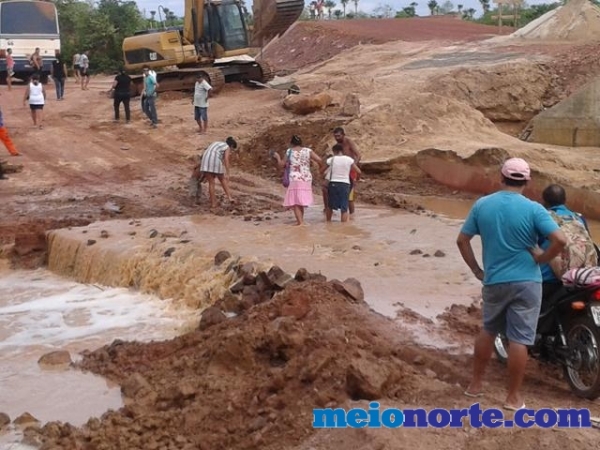 Obra inacabada deixa população revoltada e avisando: Vamos interditar a BR 222. - Imagem 8