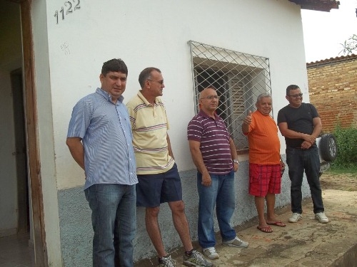 Povo do bairro faz festa com a chegada do asfalto - Imagem 5