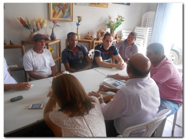 Prefeito Dr. Moura se reúne com a equipe organizadora do Carnaval 2014 - Imagem 2