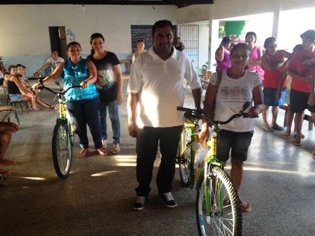 prefeito chico pereira Entrega bicicletas do programa pedala Piaui aos alunos do municipio da cidade - Imagem 16
