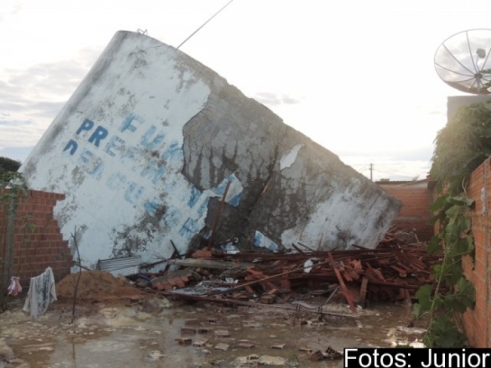 Caixa d´água desaba na cidade de Água Branca - Imagem 11