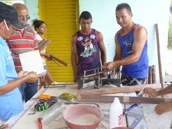 Moradores da Comunidade Estiva participam de Curso de Artesanato com talo de buriti  - Imagem 3