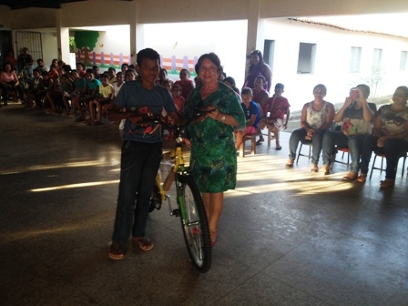prefeito chico pereira Entrega bicicletas do programa pedala Piaui aos alunos do municipio da cidade - Imagem 4