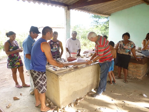 Moradores da Comunidade Estiva participam de Curso de Artesanato com talo de buriti  - Imagem 4