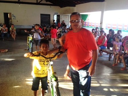 prefeito chico pereira Entrega bicicletas do programa pedala Piaui aos alunos do municipio da cidade - Imagem 13