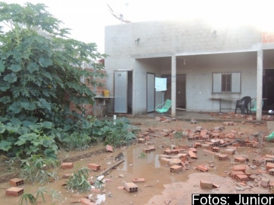 Caixa d´água desaba na cidade de Água Branca - Imagem 14