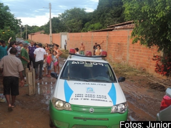 Caixa d´água desaba na cidade de Água Branca - Imagem 7