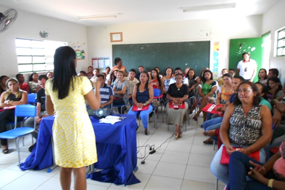 1º Encontro Pedagógico 2014 em Currais Tema A Reflexão Sobre as Competência para Ensinar  e organizar    - Imagem 1