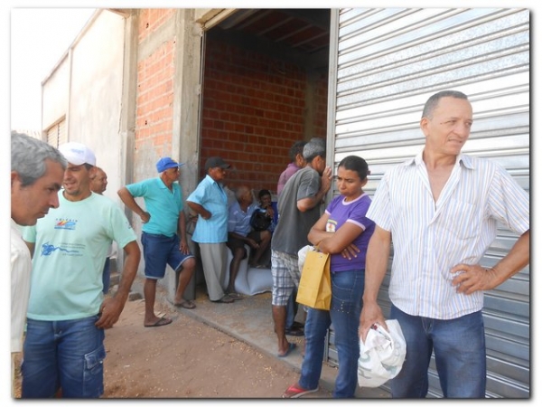Secretaria Municipal de Agricultura em parceria com a CONAB distribui 106,5 toneladas de Milho para pecuaristas de Inhuma.  - Imagem 5