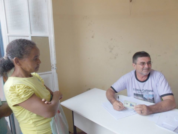 Prefeitura distribui sementes selecionadas para agricultores. - Imagem 11