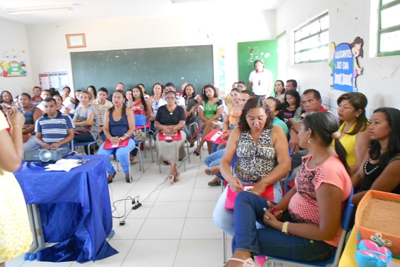 1º Encontro Pedagógico 2014 em Currais Tema A Reflexão Sobre as Competência para Ensinar  e organizar    - Imagem 2