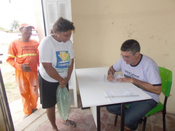 Prefeitura distribui sementes selecionadas para agricultores. - Imagem 15