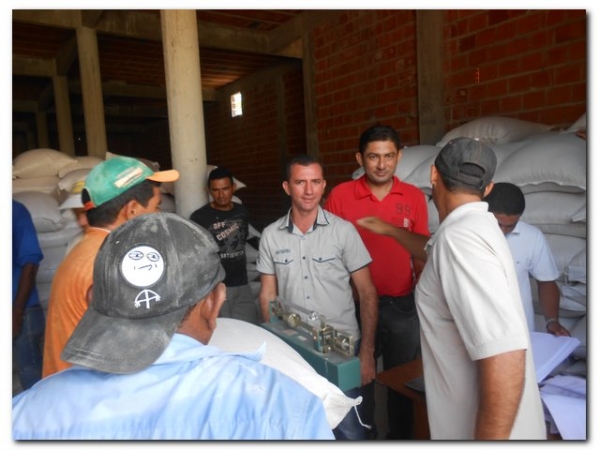 Secretaria Municipal de Agricultura em parceria com a CONAB distribui 106,5 toneladas de Milho para pecuaristas de Inhuma.  - Imagem 2