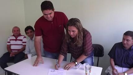 Prefeito Adriano Ramos dá posse a nova secretária de saúde de São João do Arraial - Imagem 2