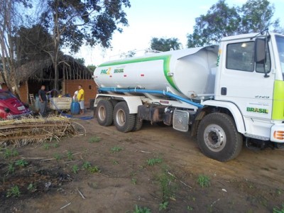 Caminhão- pipa doado pelo PAC já está sendo útil em Miguel Leão