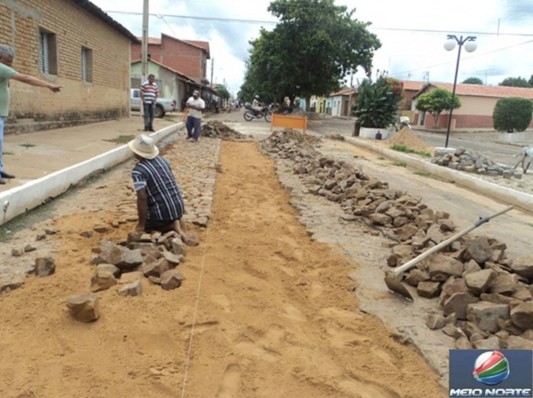 Secretaria de Obras trabalha na ampliação e reforma de diversas sarjetas no centro da cidade - Imagem 2