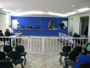 Vereadores de Oeiras aumentam o próprio salário nas férias