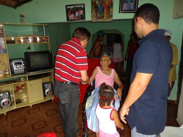 Prefeito Dr.Zé Maria faz entrega de Cadeiras de Rodas  - Imagem 24