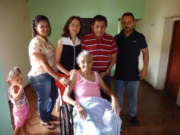 Prefeito Dr.Zé Maria faz entrega de Cadeiras de Rodas  - Imagem 26