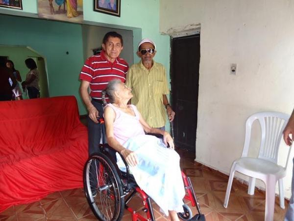 Prefeito Dr.Zé Maria faz entrega de Cadeiras de Rodas  - Imagem 23