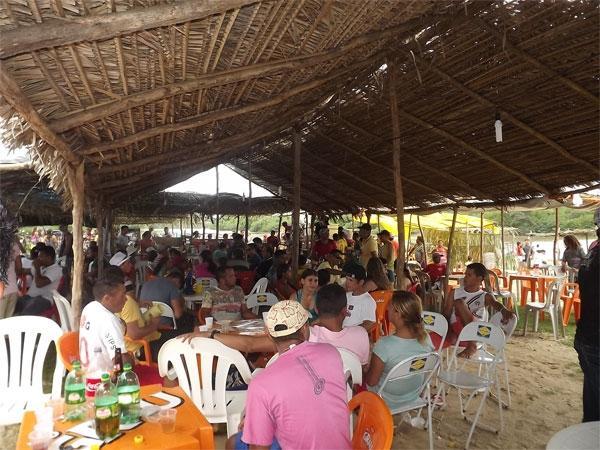 FOTOS: Primeiro dia de carnaval em Caxingó atrai centenas de foliões no Espraiado - Imagem 9