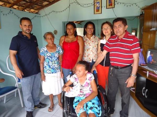 Prefeito Dr.Zé Maria faz entrega de Cadeiras de Rodas  - Imagem 19