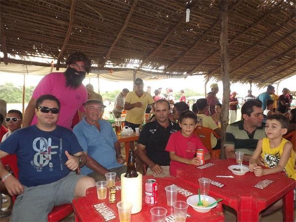 FOTOS: Primeiro dia de carnaval em Caxingó atrai centenas de foliões no Espraiado - Imagem 10