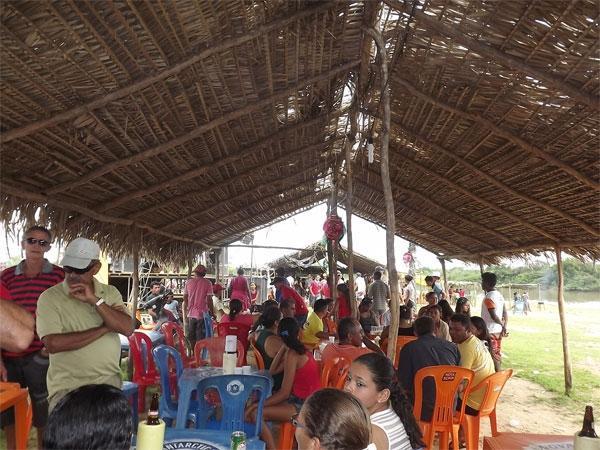 FOTOS: Primeiro dia de carnaval em Caxingó atrai centenas de foliões no Espraiado - Imagem 5