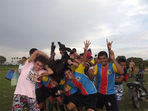 FOTOS: Primeiro dia de carnaval em Caxingó atrai centenas de foliões no Espraiado - Imagem 13