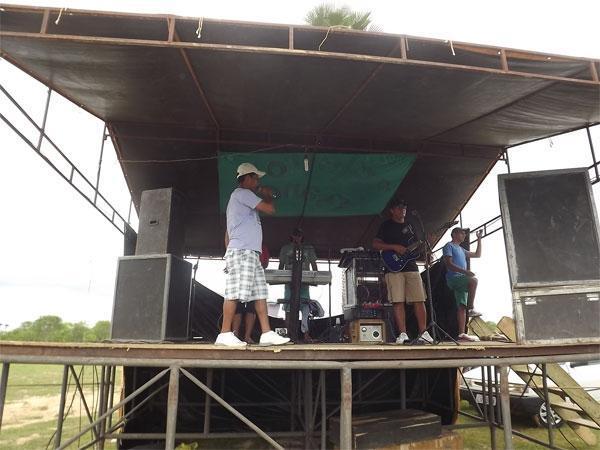 FOTOS: Primeiro dia de carnaval em Caxingó atrai centenas de foliões no Espraiado - Imagem 7