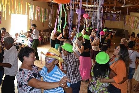 Carnaval da Melhor Idade foi só animação e alegria