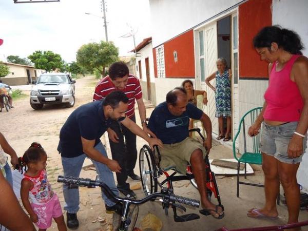 Prefeito Dr.Zé Maria faz entrega de Cadeiras de Rodas  - Imagem 28