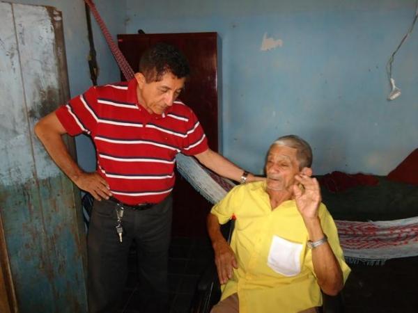 Prefeito Dr.Zé Maria faz entrega de Cadeiras de Rodas  - Imagem 11