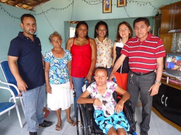 Prefeito Dr.Zé Maria faz entrega de Cadeiras de Rodas  - Imagem 20