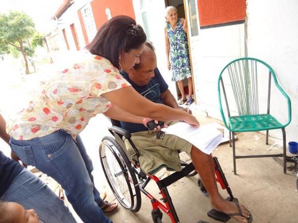 Prefeito Dr.Zé Maria faz entrega de Cadeiras de Rodas  - Imagem 29