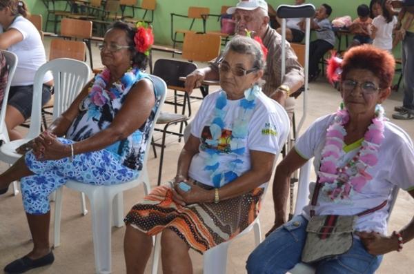 Vera Mendes: Carnaval do idoso é comemorado com muita alegria. - Imagem 41