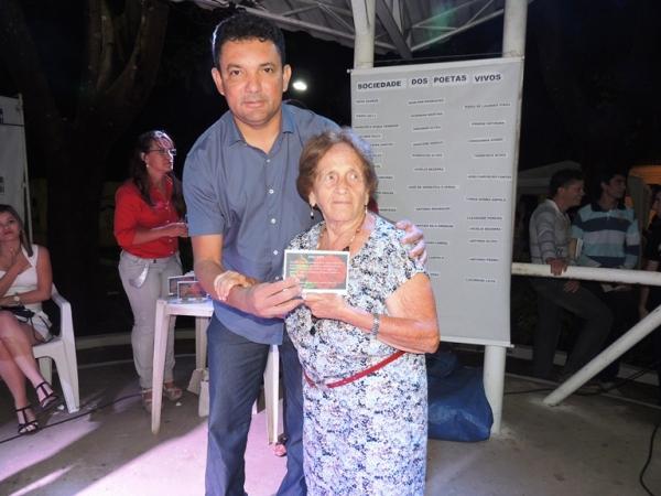 Sarau marca noite de homenagens às mulheres - Imagem 10