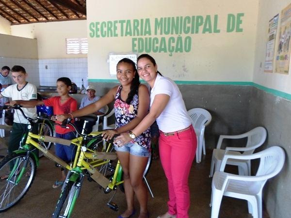 Prefeito Nonato Barbosa participa da entrega das bicicletas do Programa Pedala Piauí. - Imagem 1