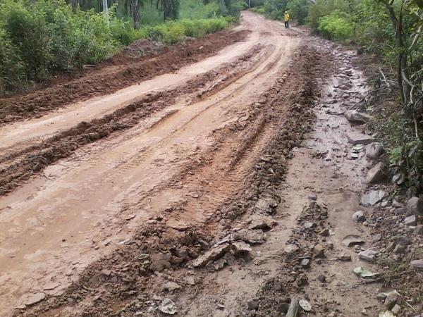 Secretaria de Obra recupera trecho danificado pelas as chuvas no povoado Ferreira município de São Pedro do Piauí  - Imagem 2