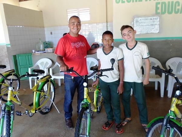 Prefeito Nonato Barbosa participa da entrega das bicicletas do Programa Pedala Piauí. - Imagem 5