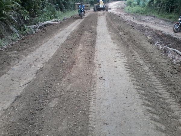Secretaria de Obra recupera trecho danificado pelas as chuvas no povoado Ferreira município de São Pedro do Piauí  - Imagem 7
