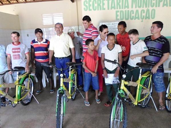 Prefeito Nonato Barbosa participa da entrega das bicicletas do Programa Pedala Piauí. - Imagem 4