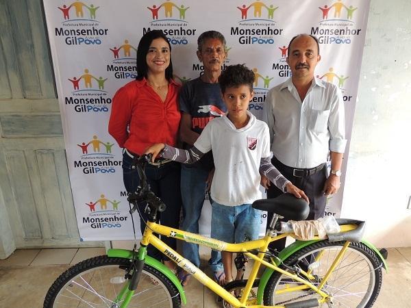               Bicicletas facilitaram o acesso escolar a estudantes da rede municipal - Imagem 7