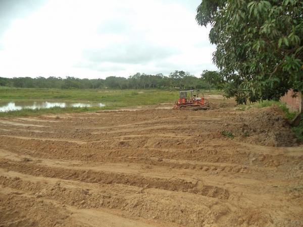 Prefeito Reginaldo manda limpar açude e constrói rua, Buriti do Castelo - Imagem 2
