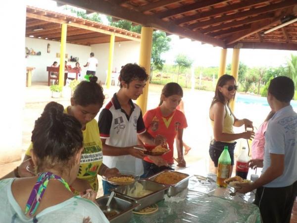 CRAS promove dia de lazer para os adolescentes do Pro - jovem no Sítio Guimarães - Imagem 2